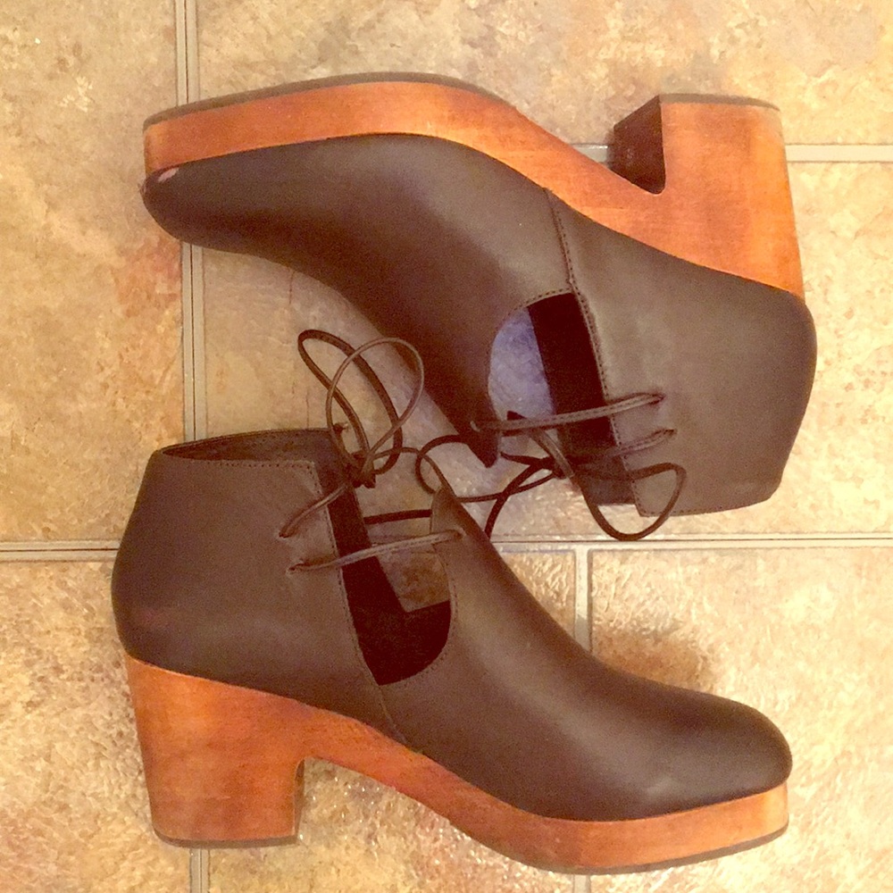 Kelsi Dagger Clogs